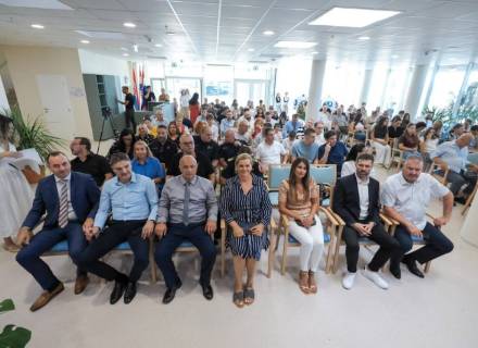Cijenjeni uzvanici